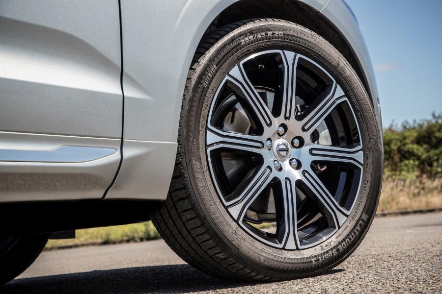 Колеса Volvo XC60 D4 Inscription 2017 года  (UK) (фото 78 из 172)